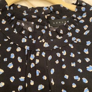 sanctuary navy light blue animal print top XS